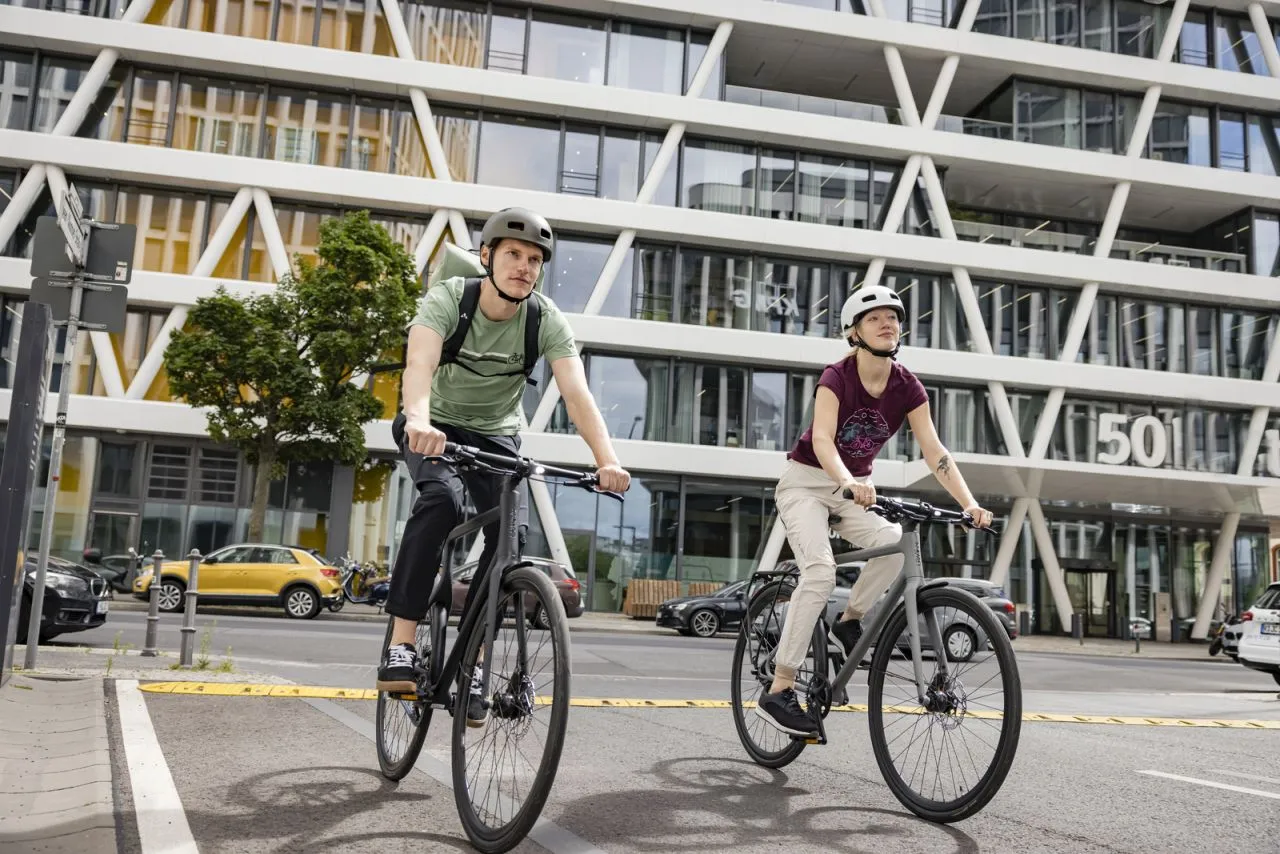 Cyclist V T-Shirt Femmes – Image 8